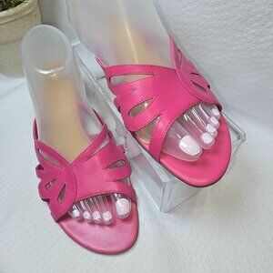 NATURALIZER PINK SANDAL KITTEN HEELS WITH A BUTTERFLY WING PATTERN Y2K  SIZE 8